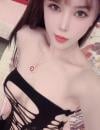 白嫩美乳御姐