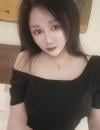 白皙胸大的小姐姐